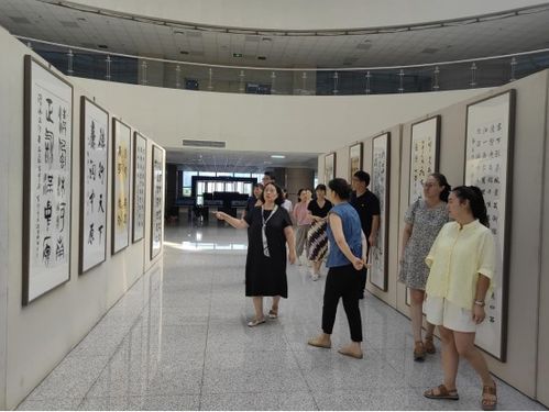 美術(shù)學院黨委組織教師參觀廉潔文化書畫作品展，深化文化藝術(shù)交流活動